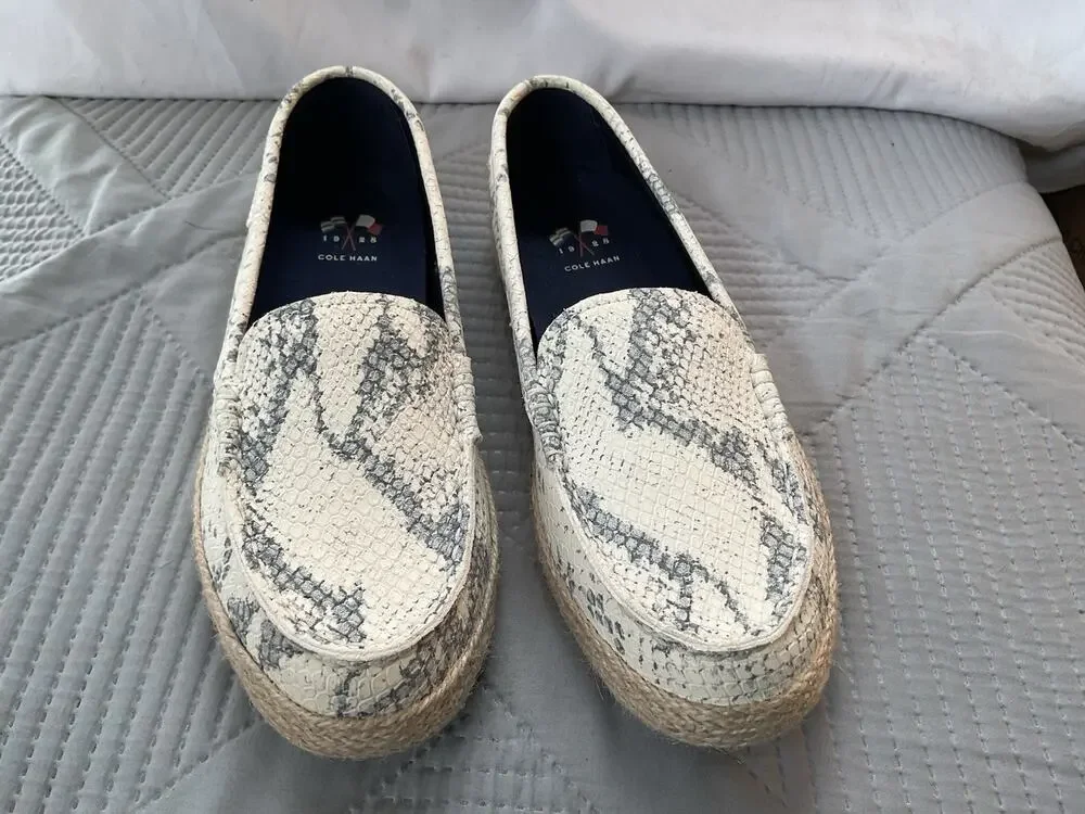 Cole Haan Casual Snakeskin Print Loafers womens shoes Sz 6b